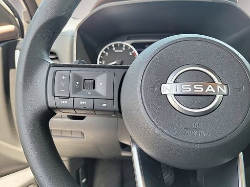 Used 2022 Nissan Rogue SV FWD image 18