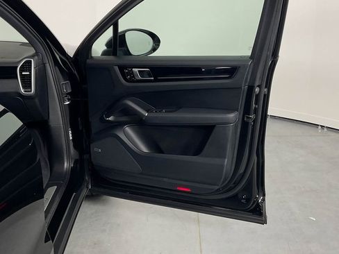 Used 2019 Porsche Cayenne AWD/4WD image 24