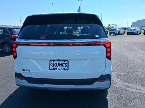 Used 2026 Kia Carnival FWD image 8