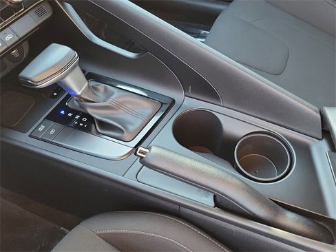 Used 2025 Hyundai Elantra Sport image 14