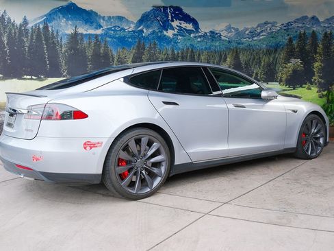 Used 2016 Tesla Model S P90D image 6
