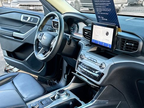 Used 2023 Ford Explorer XLT w/ Equipment Group 202A image 5