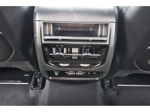 Used 2024 Jeep Grand Cherokee Limited w/ Black Appearance Package AWD/4WD image 15