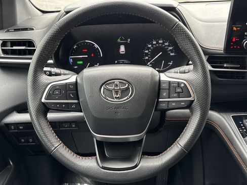 Used 2024 Toyota Sienna XSE image 17