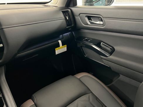 New 2026 Nissan Pathfinder Platinum AWD/4WD image 10