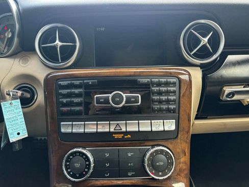 Used 2015 Mercedes-Benz SLK 250 image 26