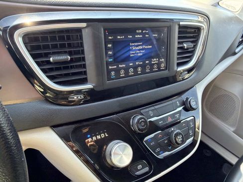 Used 2021 Chrysler Voyager Lxi FWD image 9