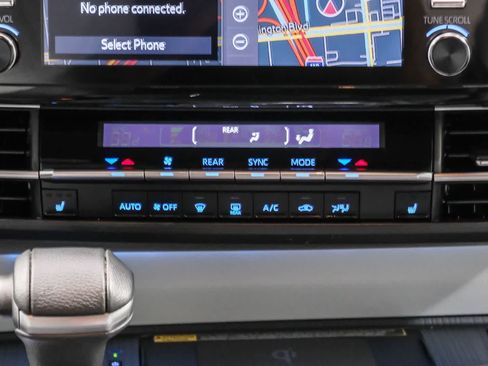Used 2024 Toyota Sienna XSE w/ XSE Plus Package AWD/4WD image 15