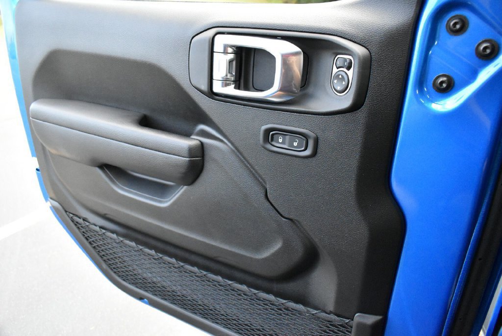 Used 2025 Jeep Wrangler Sport AWD/4WD image 29
