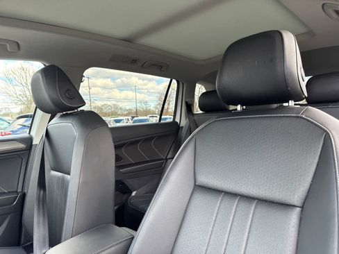 Used 2023 Volkswagen Tiguan SE AWD/4WD image 15