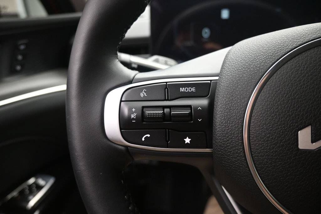 Used 2025 Kia K5 EX FWD image 17