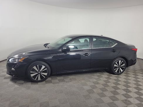 Used 2021 Nissan Altima 2.5 SR FWD image 2