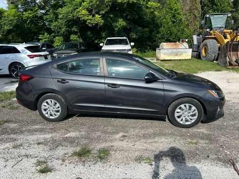 Used 2020 Hyundai Elantra SE FWD image 18
