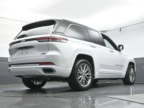Used 2025 Jeep Grand Cherokee Summit AWD/4WD image 39