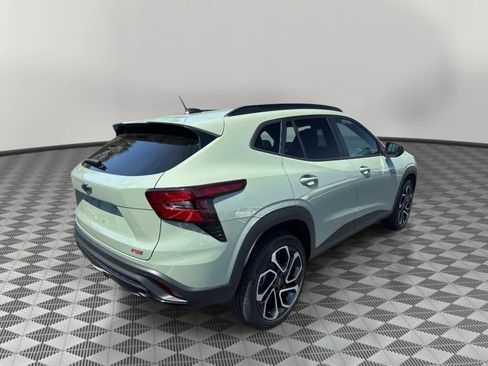 Used 2024 Chevrolet Trax RS w/ Sunroof Package image 3