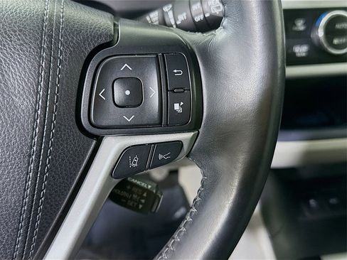 Certified 2019 Toyota Highlander XLE image 24