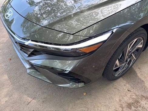 Certified 2025 Hyundai Elantra Limited FWD image 26