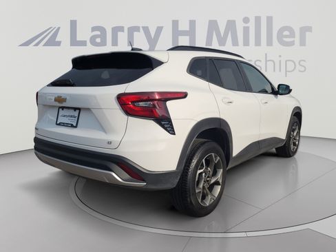 Certified 2025 Chevrolet Trax LT FWD image 5