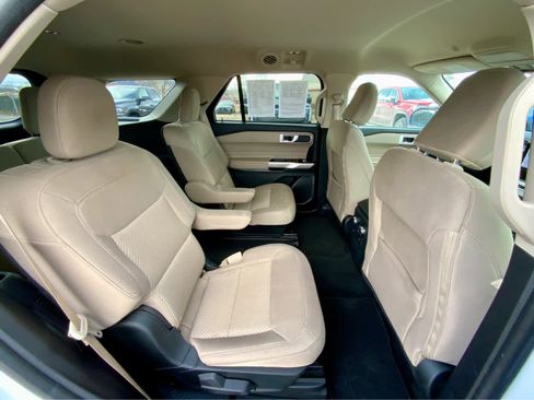 Used 2022 Ford Explorer XLT AWD/4WD image 25