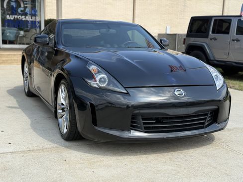 Used 2011 Nissan 370Z Touring w/ Sport Pkg image 3