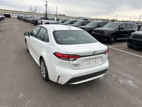 Used 2022 Toyota Corolla LE image 16