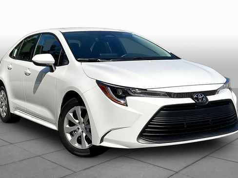 Used 2026 Toyota Corolla LE FWD image 3