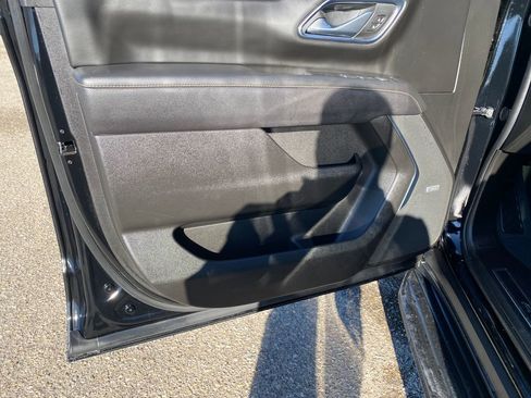 Used 2023 GMC Yukon XL AT4 image 12