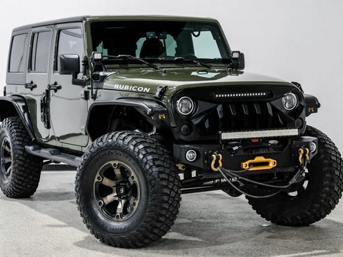 Used 2015 Jeep Wrangler Unlimited Rubicon w/ Connectivity Group AWD/4WD image 4