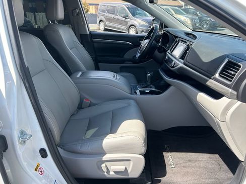 Used 2017 Toyota Highlander Limited w/ Carpet Mat Package AWD/4WD image 40