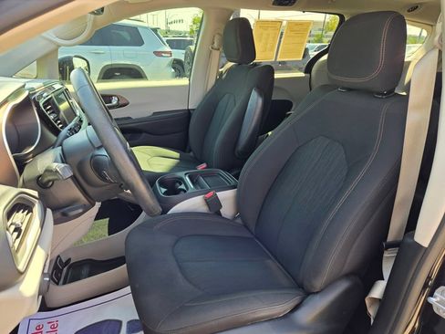 Used 2019 Chrysler Pacifica Touring Plus FWD image 15