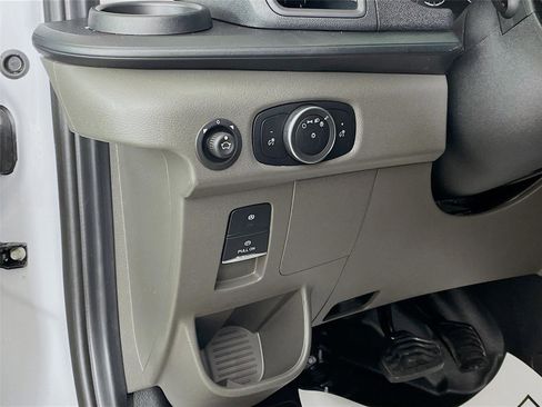 New 2025 Ford Transit 250 148 Medium Roof image 31