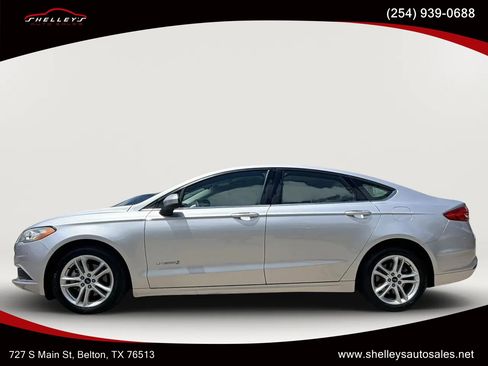 Used 2018 Ford Fusion SE FWD image 1