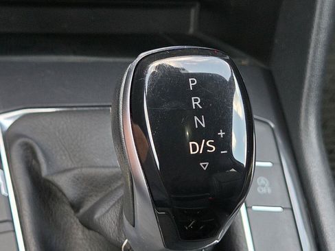 Used 2023 Volkswagen Tiguan SE R-Line FWD image 34