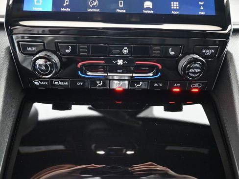 New 2025 Jeep Grand Cherokee Limited w/ Black Appearance Package image 3