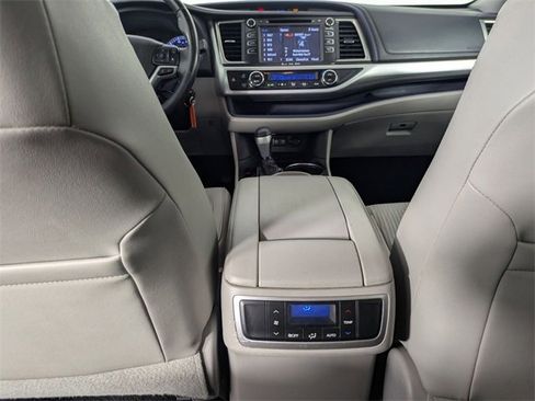 Used 2017 Toyota Highlander Plus image 26