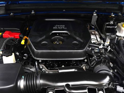 Used 2022 Jeep Wrangler Unlimited Sahara w/ Cold Weather Group image 29