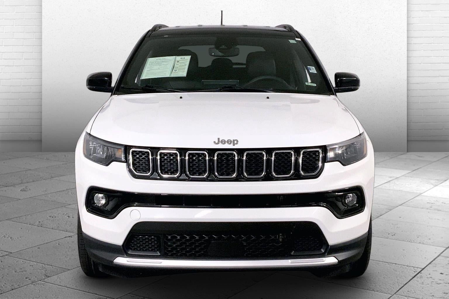 Used 2023 Jeep Compass Limited AWD/4WD image 2