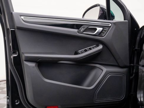 Certified 2023 Porsche Macan S image 14