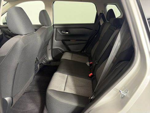 Used 2025 Nissan Rogue SV image 7