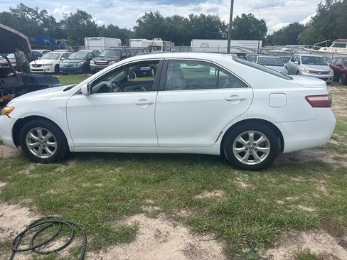 Used 2009 Toyota Camry LE FWD image 3