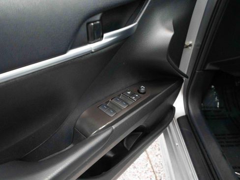 Used 2024 Toyota Camry SE FWD image 7