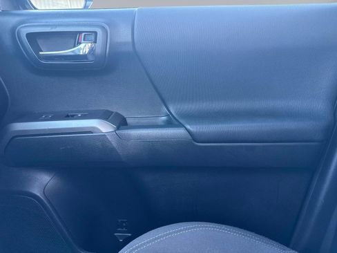 Used 2016 Toyota Tacoma TRD Off-Road image 29