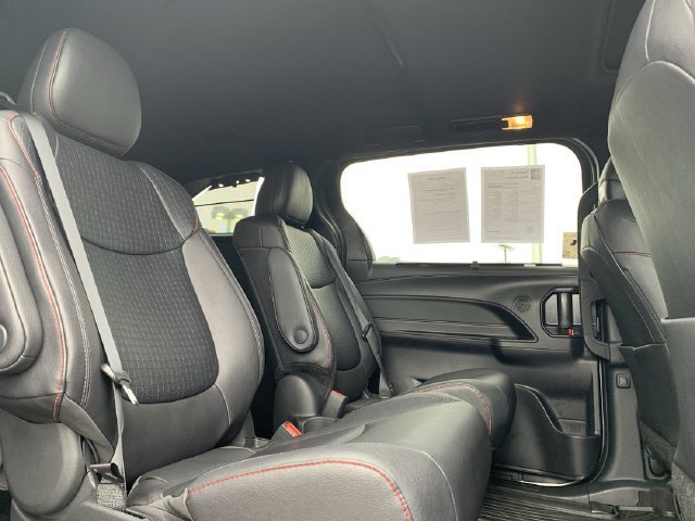 Used 2026 Toyota Sienna XSE AWD/4WD image 34