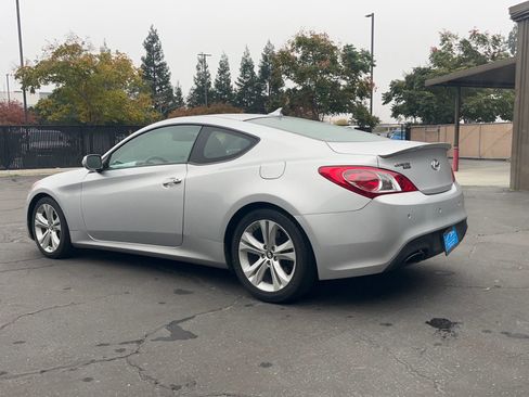 Used 2011 Hyundai Genesis 3.8 image 4
