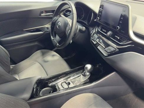 Used 2019 Toyota C-HR XLE image 12