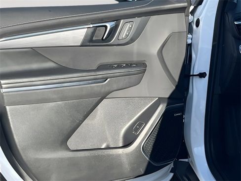 Used 2025 Buick Enclave Preferred image 14