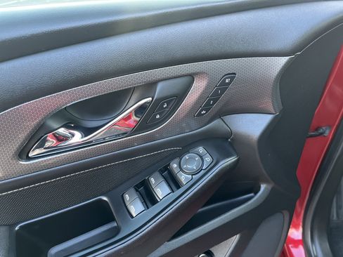 Used 2023 Chevrolet Traverse Premier image 13