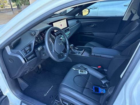 Certified 2025 Lexus ES 350 w/ Premium Package FWD image 4