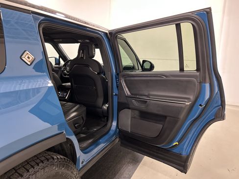 Used 2025 Rivian R1S Adventure AWD/4WD image 19