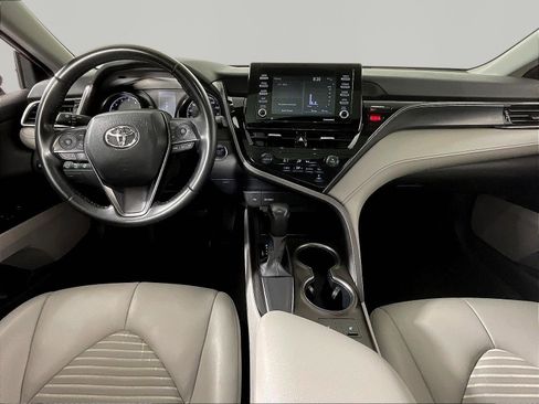 Used 2021 Toyota Camry SE w/ Cold Weather Package FWD image 7